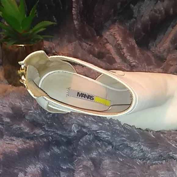 Bnwot box real leather sandals - Picture 4 of 5